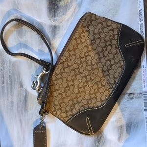 Coach wristlet ❤️